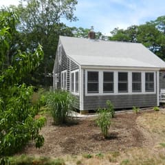 Renovated 2BR Cottage, Your Front Row Seat to the Sea (1553)