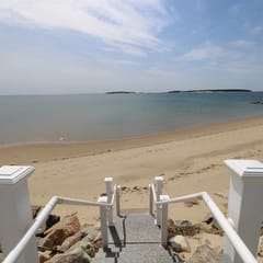 Beach Front Cottage With Spacious Deck (1465)