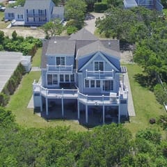 Luxury Beachfront Condo on Bayview Beach (2047)