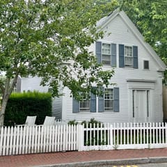 Large Beautiful Family Home in the Heart of the West End! RPSH009