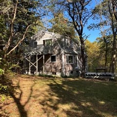 Quiet, cozy home in the woods CS0038