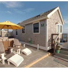 Waterfront Cottage With Lovely Patio (2382)