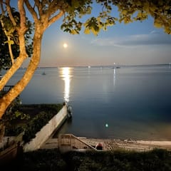 Waterfront Luxury with Private Beach on Provincetown Harbor (2398)