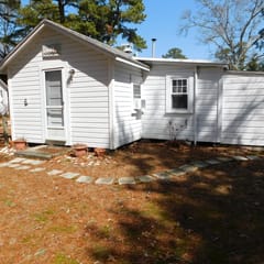 Iconic Brownie's Cabin, close to everything! (CS0046)