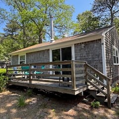 Sweet cottage nestled in scenic Drummer's Cove (CS0052)
