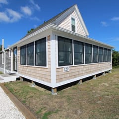 Wellfleet Harbor Front Cottage (1667)