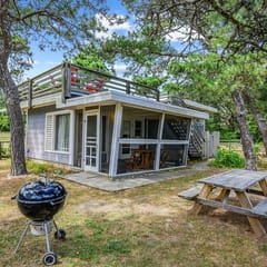 Surf Side Cottage, (Surf King) steps to Lecount Hollow! (CS0060)