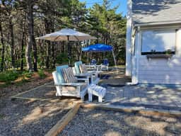 Charming Cottage with Balcony Views (1455) - Image 2