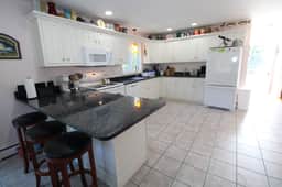 Modern Eastham Home Near Kingsbury Beach (1690) - Image 4