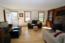 Beautifully Maintained 3BR Colonial Close to Forest Beach (1577) - Image 5
