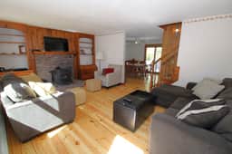 Beautifully Maintained 3BR Colonial Close to Forest Beach (1577) - Image 3