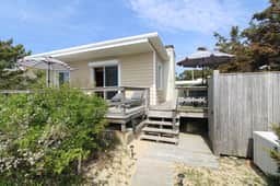 Beach Front Cottage With Spacious Deck (1465) - Image 4