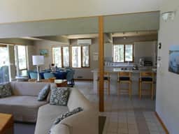 Bright and Spacious Near Beaches on Lt. Island (1694) - Image 4