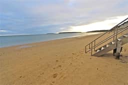 2 Bedroom Cottage With Private Beach Access (1688) - Image 2