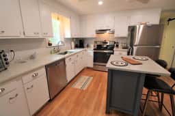 Great Home in a Quiet Neighborhood Yet Close to Town and Beaches (2312) - Image 4