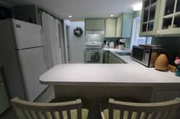 Stunning Private Yard, Close to Town & Beaches (2305) - Image 5