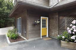 Lower Level Apartment Close to Town and Beaches (2314) - Image 2
