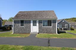 Wellfleet Harbor Facing Adorable Cottage (2308) - Image 3
