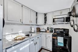 Falmouth Charm: Close to Main Street & Bike Trail RPAM098 - Image 2