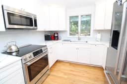 Renovated Wellfleet Retreat: Comfort Amidst Pine Trees (2384) - Image 5