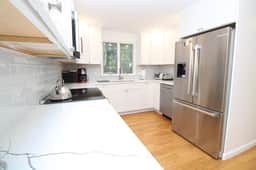 Renovated Wellfleet Retreat: Comfort Amidst Pine Trees (2384) - Image 4