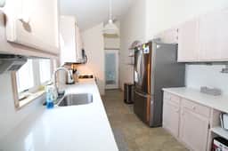 Private Yard and Convenient Access to Beaches (2395) - Image 3