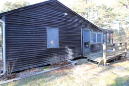Charming Cottage Retreat, Private Yard, Deck & Coastal Convenience (2427) - Image 2