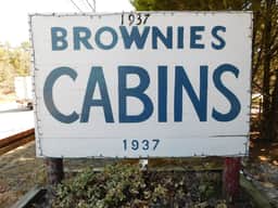 Iconic Brownie's Cabin, close to everything! (CS0046) - Image 2