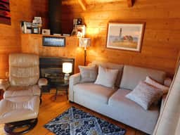 Iconic 70s style cute condo cottage in Deck 2, on a pond! (CS0055) - Image 4