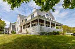 Quintessential Cape Cod home on Great Pond RPLO026 - Image 3
