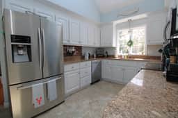 Charming home near beaches, golf, and towns with deck & yard (2432) - Image 4