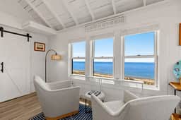 Waterfront Cottage With Lovely Patio (2382) - Image 4