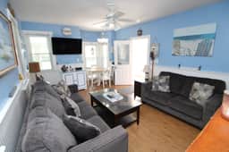 Wellfleet Harbor Front Cottage (1667) - Image 4