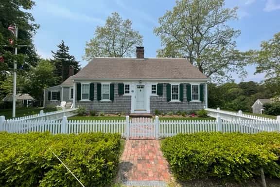 Come Enjoy this Lovely In-Town Home! (1355) - Image 1