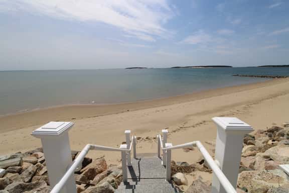 Beach Front Cottage With Spacious Deck (1465) - Image 1