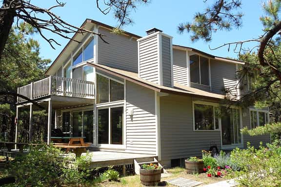 Bright and Spacious Near Beaches on Lt. Island (1694) - Image 1
