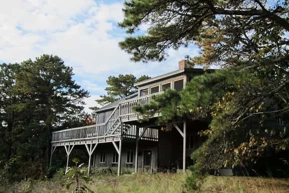 Spacious Multi-Level Contemporary Home (1677) - Image 1