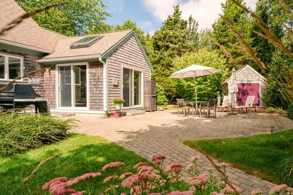Beautifully Decorated 3BR Cape - Less than .5 miles to Beach! (1945) - Image 1