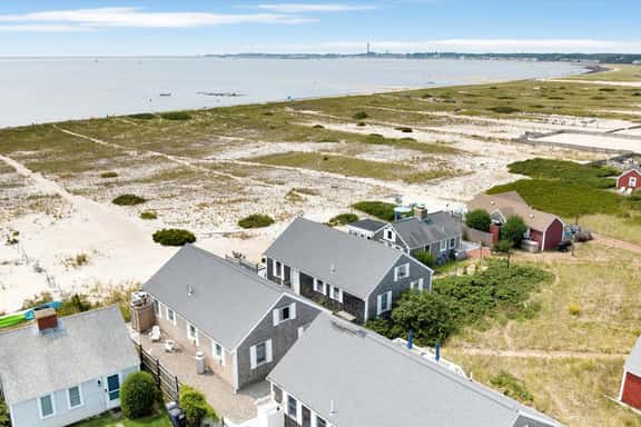 Beach Point Bayfront Cottage (1993) - Image 1