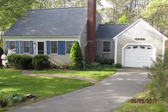 Pet friendly home with central air (1998) - Image 1
