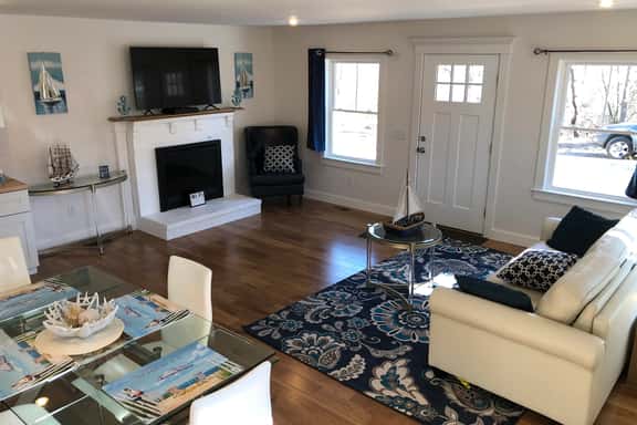 Recently Renovated - Like NEW!!  Bright & Open Floorplan (2434) - Image 1