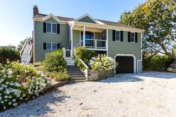 Private three bedroom home in the west end with beautiful views! RPSH004 - Image 1