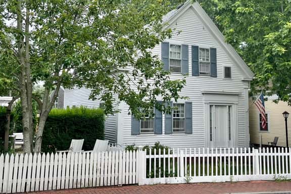 Large Beautiful Family Home in the Heart of the West End! RPSH009 - Image 1