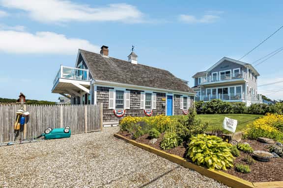 Water View Retreat Overlooking Colonial Acres Beach (2341) - Image 1