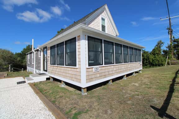 Wellfleet Harbor Front Cottage (1667) - Image 1