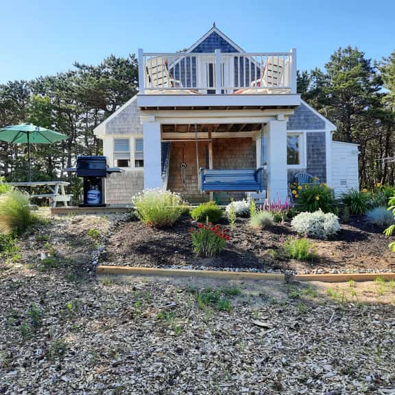 Charming Cottage with Balcony Views (1455) - Image 1
