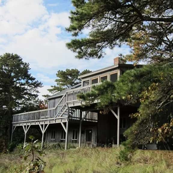 Spacious Multi-Level Contemporary Home (1677) - Image 1
