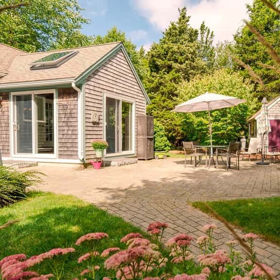 Beautifully Decorated 3BR Cape - Less than .5 miles to Beach! (1945) - Image 1