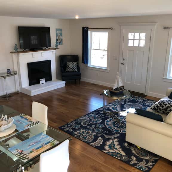 Recently Renovated - Like NEW!!  Bright & Open Floorplan (2434) - Image 1