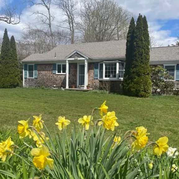 Two bedroom ranch with AC. Convenient location! RPLO017 - Image 1